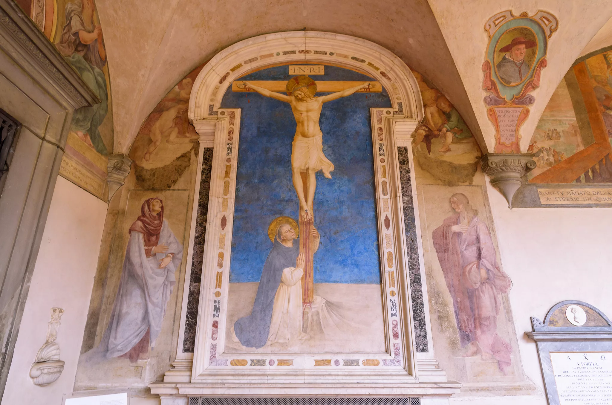 Couvent san marco fresque Saint dominique sous la Croix