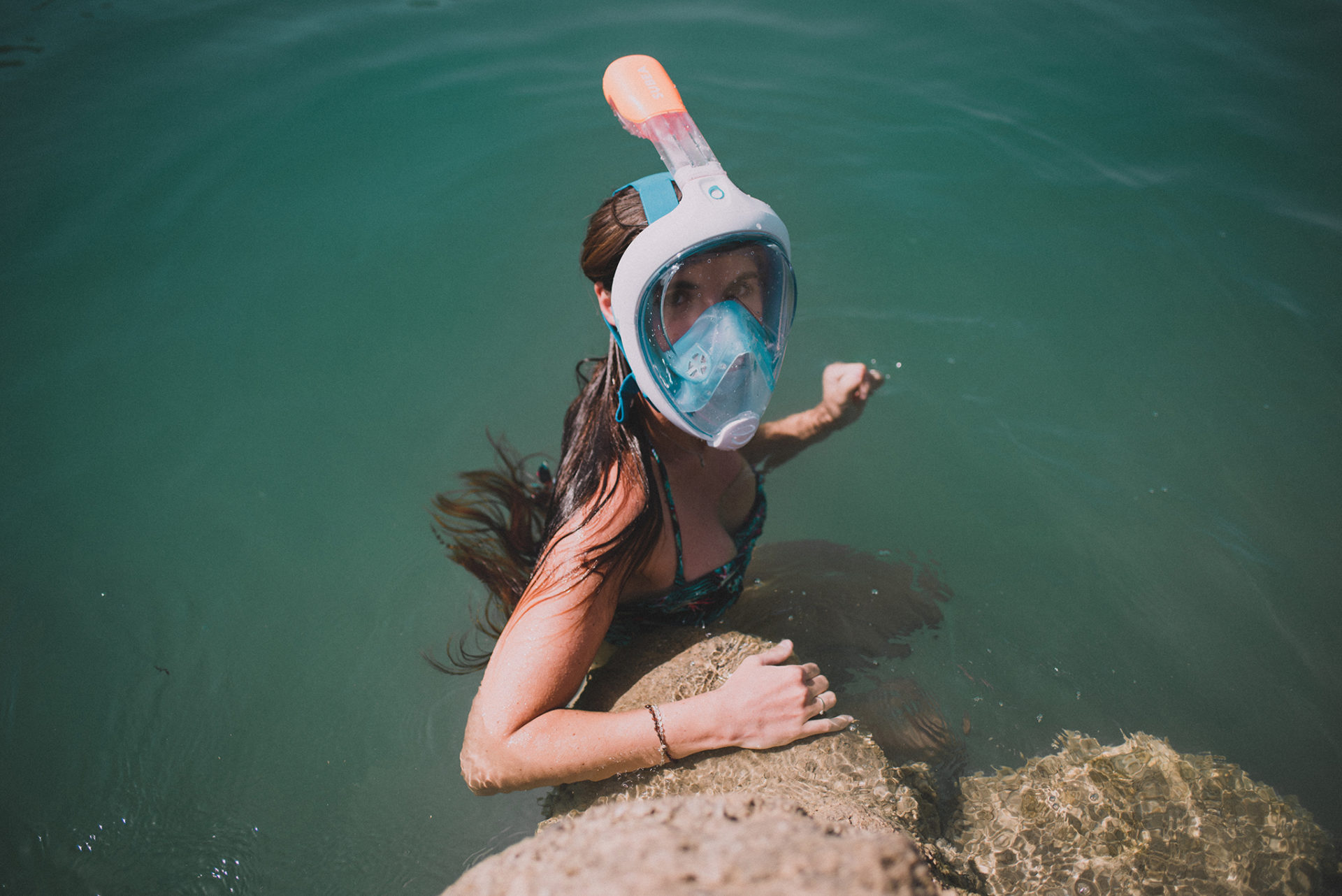 Le masque de plongée Décathlon transformé en masque de protection par la  VUB - Le Soir